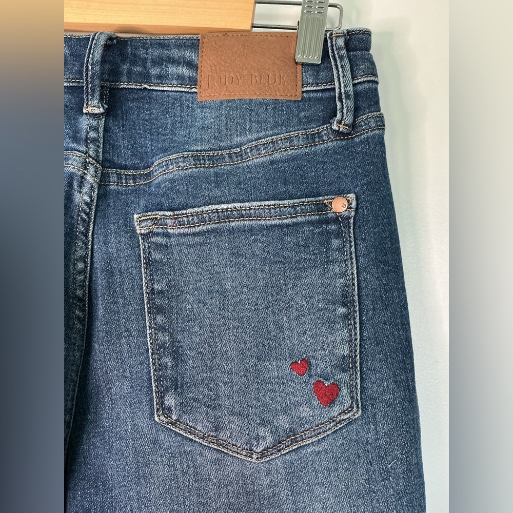Judy Blue Women’s Boyfriend Fit Queen of Hearts Jeans (Size 5/27) - Picture 4 of 11